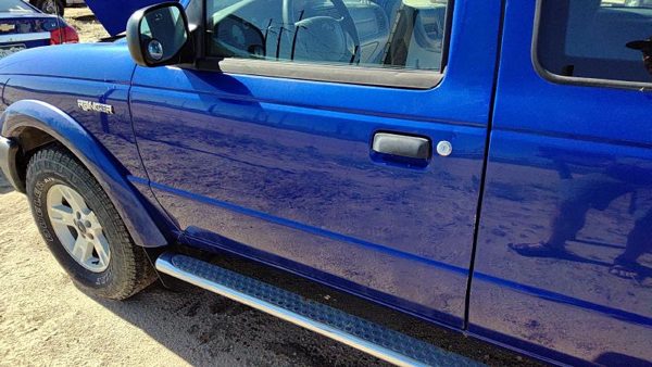 2005 Ford Ranger Front Door LH Blue Sn — photo 2