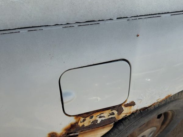 95-05 Cavalier Fuel Tank Door With Hinge Gas Lid Filler Sedan Bright White 16U — photo 1