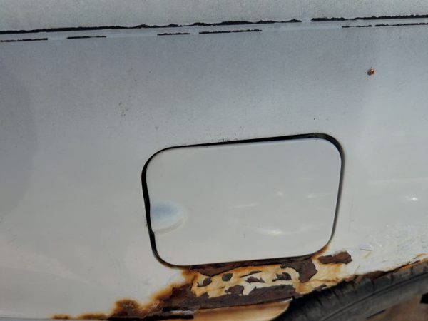 95-05 Cavalier Fuel Tank Door With Hinge Gas Lid Filler Sedan Bright White 16U — photo 2