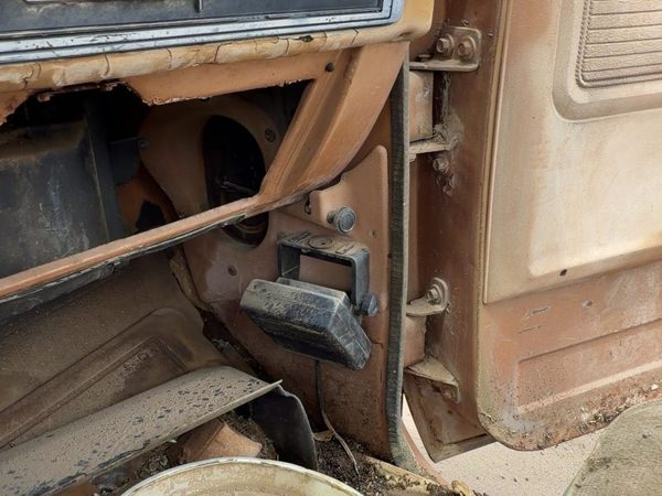 1980 Chevy Silverado C20 Passenger Right Lower Kick Trim Panel Oem Tan — photo 3