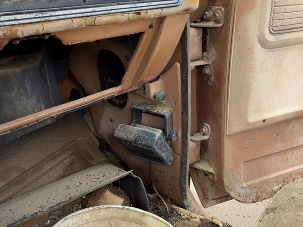 1980 Chevy Silverado C20 Passenger Right Lower Kick Trim Panel Oem Tan — photo 4