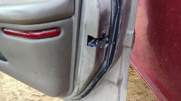 1997-2004 Buick Century Passenger Right Front Door Latch With Rods/Cables Oem — photo 1