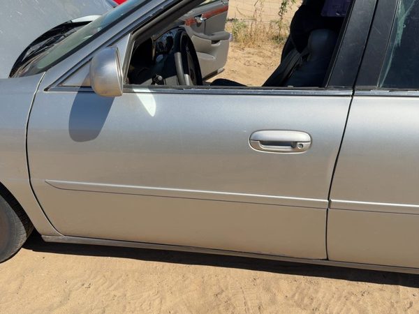 2005 Cadillac Deville Front Door LH Platinum 67U — photo 2