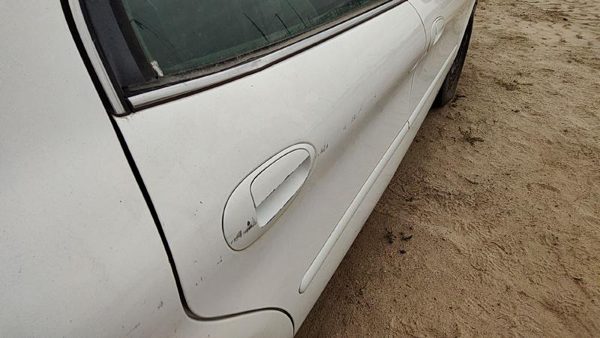 2005 Ford Taurus Rear Door RH Wt White Hail — photo 2