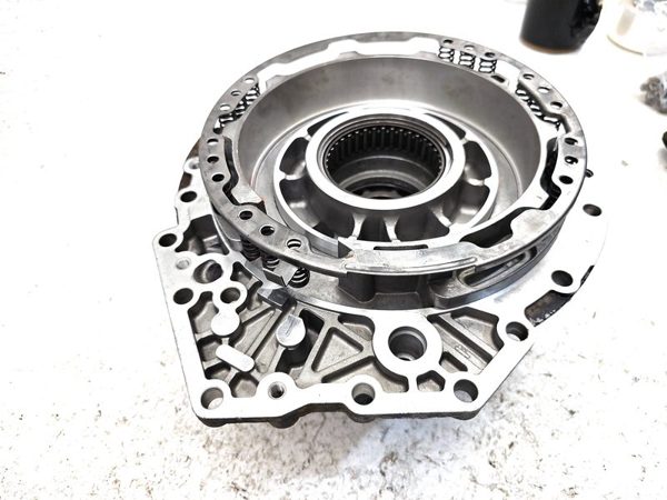2002 Sierra 2500 Hd Allison 1000 4X4 Tailhousing With Piston Bolts Oem 29536409 — photo 9