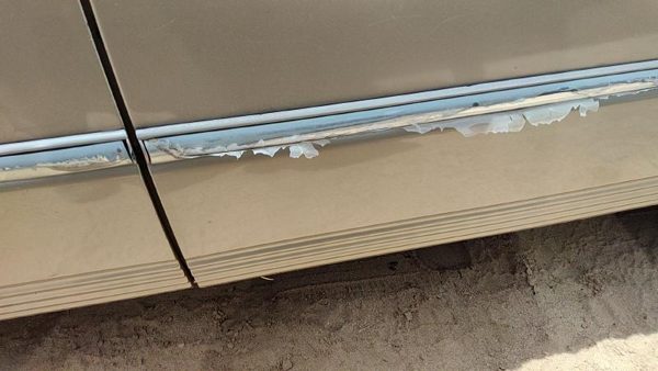 00 Town & Country Driver Left Rear Moulding From Door Oem Back Trim Strip Gold — photo 2