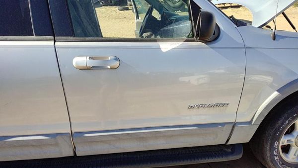 2002 Ford Explorer Front Door RH Silver Ts — photo 4