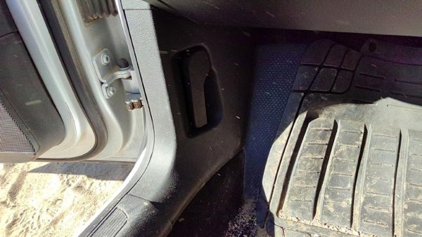 2006-2010 Vw Passat Driver Left Lower Kick Trim Panel Oem Qq Black — photo 3