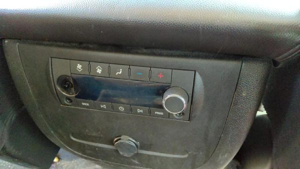 2010 Chevy Tahoe Heater A/c Control — photo 3