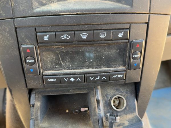 2004 Cadillac Srx Temperature Control Module In Dash Heater Ac Head Unit Oem — photo 3