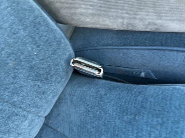 1993 Olds Eighty Eight Passenger Right Front Seat Belt Buckle Receiver Oem Blue — photo 3