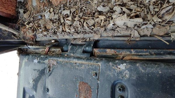 1984 Jeep Grand Misc. Body Part Tailgate Hinge — photo 3