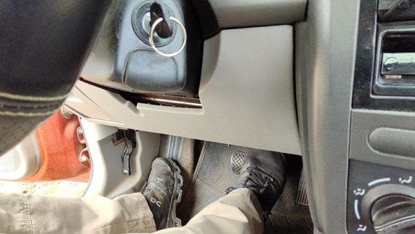 05-10 Chevy Cobalt Lower Dash Under Column Knee Bolster Trim Panel Oem Gray 14C — photo 2