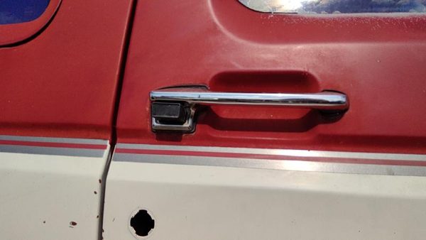 1988 Ford F150 Outside Door Handle RH Red White — photo 3