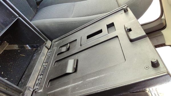 2008 Chevy Silverado 2500 Front Console Ebony 19D — photo 4