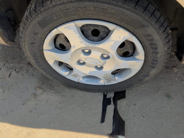 2001-2003 Hyundai Elantra Wheel Cover 6 Spoke 529602D100 — photo 2