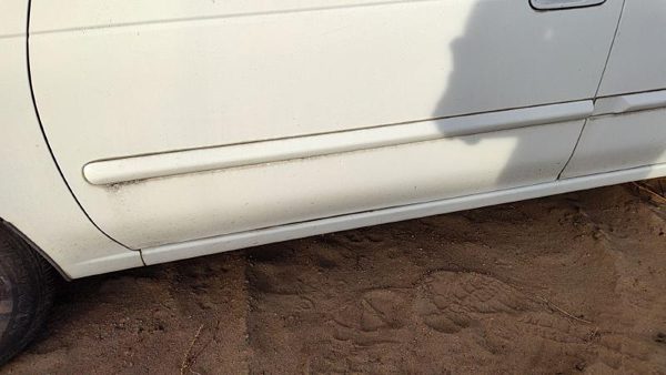 02-04 Nissan Sentra Driver Left Front Moulding From Door Trim Strip White Qm1 — photo 1