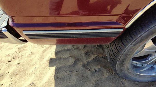 97-99 Gmc Yukon Passenger Right Rear Moulding On Quarter Panel Oem — photo 2