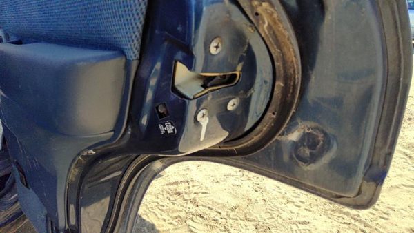 1995 Nissan Pathfinder Passenger Right Rear Door Latch With Rods/Cables Oem Back — photo 2