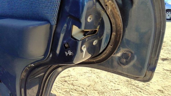 1995 Nissan Pathfinder Passenger Right Rear Door Latch With Rods/Cables Oem Back — photo 3