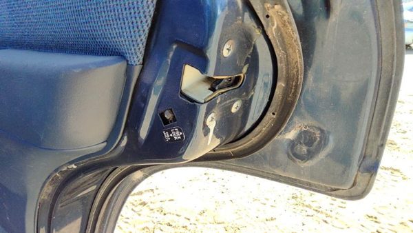 1995 Nissan Pathfinder Passenger Right Rear Door Latch With Rods/Cables Oem Back — photo 4