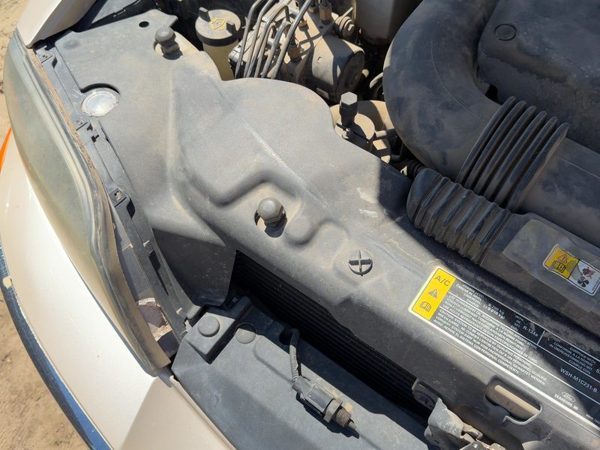 2000-2006 Lincoln Ls Top Plastic Cover Above Radiator Support Sight Shield Oem — photo 2
