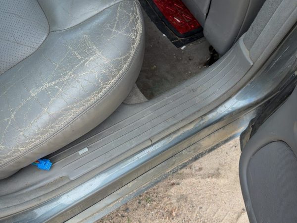 1998-2004 Passenger Right Rear Lower Sill Plate Step Trim Panel Oem — photo 3