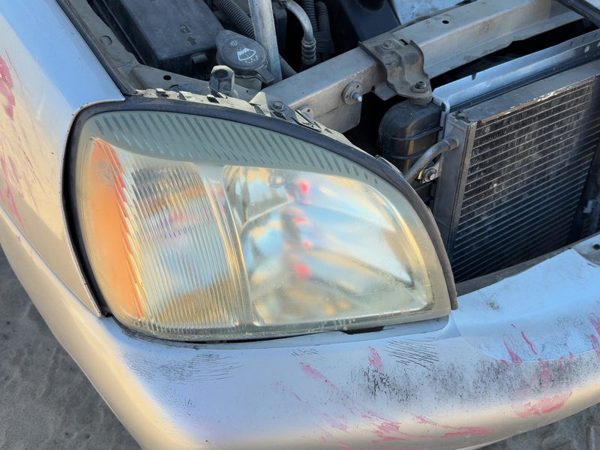 2005 Cadillac Deville Headlamp Assembly RH — photo 3