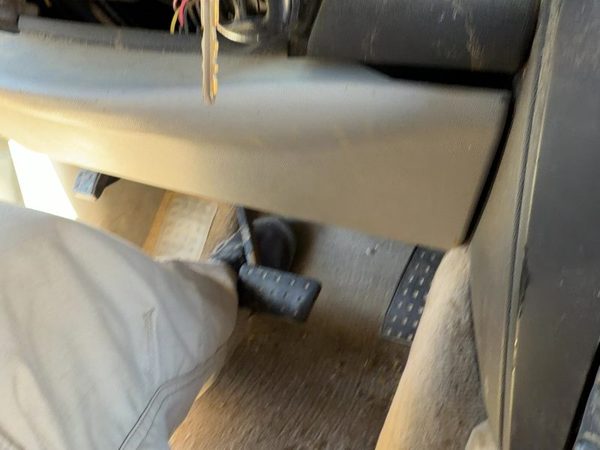 04-06 Cadillac Srx Lower Dash Under Column Knee Bolster Trim Panel Oem Gray 132 — photo 1