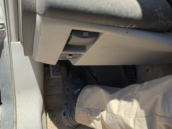 04-06 Cadillac Srx Lower Dash Under Column Knee Bolster Trim Panel Oem Gray 132 — photo 2
