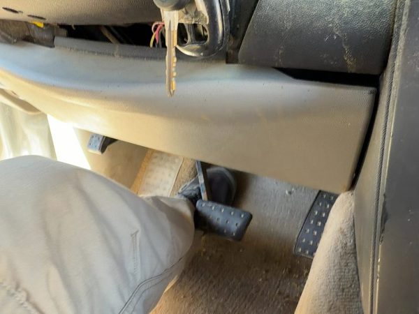 04-06 Cadillac Srx Lower Dash Under Column Knee Bolster Trim Panel Oem Gray 132 — photo 3