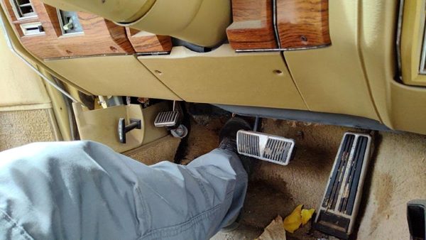 1980-1984 Cadillac Deville Lower Dash Under Column Knee Bolster Trim Panel Oem — photo 3