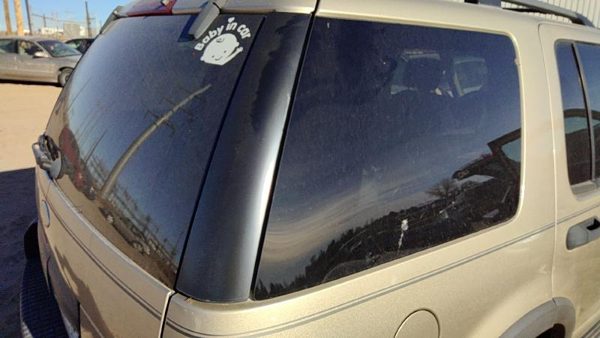 2002-2005 Ford Explorer Passenger Right Rear Moulding On Quarter Panel Oem — photo 1