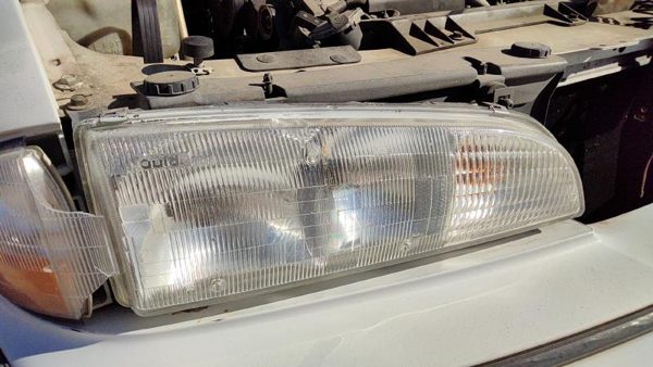 1992-1995 Pontiac Bonneville Passenger Right Head Light Front Lamp Mount Damage — photo 3