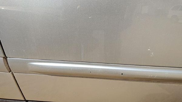 05-08 Pacifica Passenger Right Front Moulding From Door Trim Silver Ps2 Upper — photo 2
