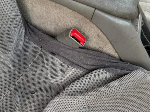 98 Chevy S10 Blazer Passenger Right Front Seat Belt Buckle Receiver Oem Gray 92H — photo 1