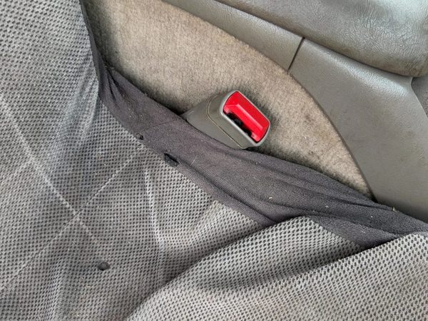 98 Chevy S10 Blazer Passenger Right Front Seat Belt Buckle Receiver Oem Gray 92H — photo 2