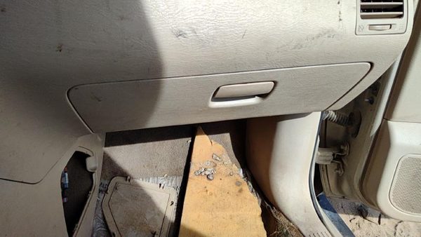 07 Suzuki Grand Vitara Xl-7 Glove Box Assembly Complete Door With Latch Oem Tan — photo 3