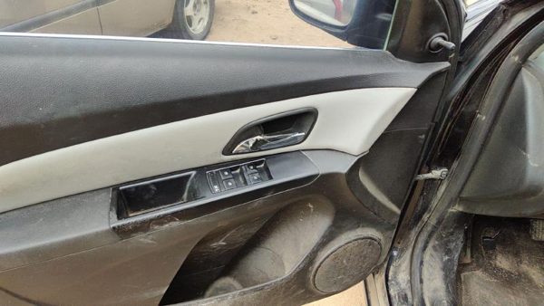 2011 LH Driver Left Front Door Trim Panel With Master Switch Black Afb — photo 4