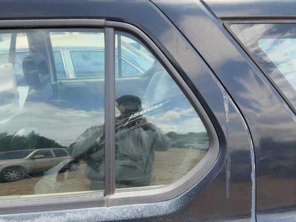98-04 Isuzu Rodeo Driver Left Rear Vent Window Back Door Glass With Frame Oem — photo 1