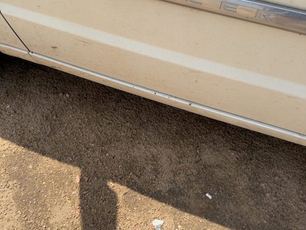 08-16 Town & Country Driver Lower Rocker Panel Moulding Side Skirt White Pw1 — photo 7