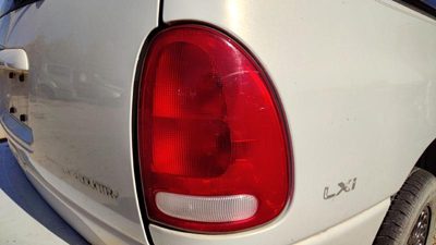 1998 Chrysler Town Cntry Tail Light Assembly RH & Country