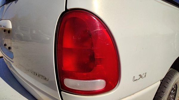 1998 Chrysler Town Cntry Tail Light Assembly RH & Country — photo 1