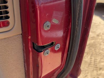 96-99 Town & Country Passenger Right Front Door Latch With Rods/Cables Electric