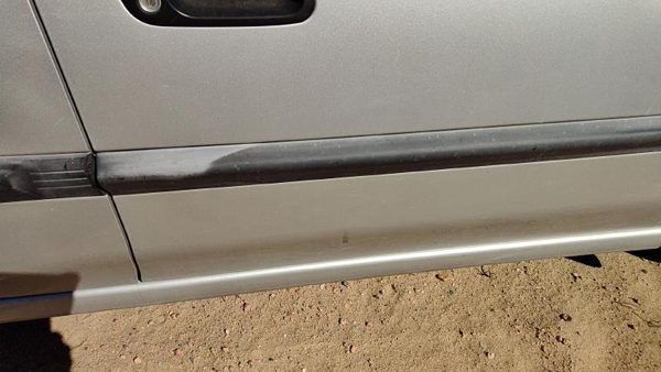 2000-2004 Subaru Legacy Passenger Right Front Moulding From Door Oem Trim Strip — photo 2