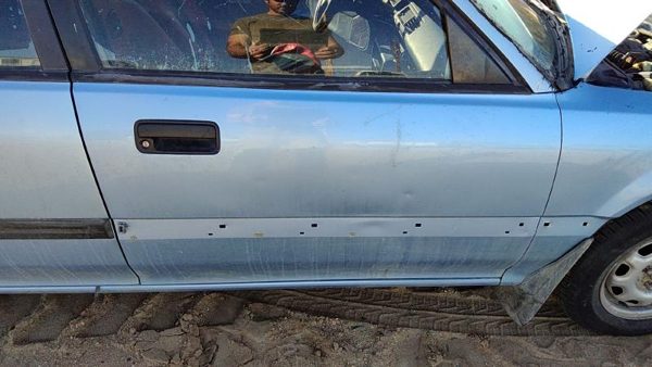 1989 Honda Civic Front Door RH Blue — photo 3