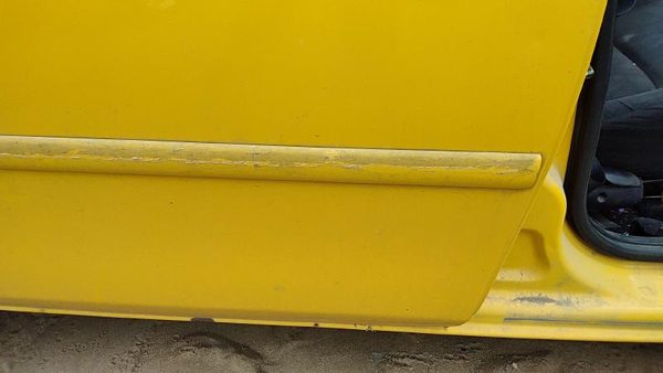 00-05 Dodge Neon Passenger Right Rear Moulding From Door Back Trim Strip Yellow — photo 2