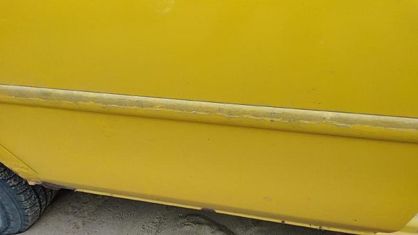 00-05 Dodge Neon Passenger Right Rear Moulding From Door Back Trim Strip Yellow — photo 3