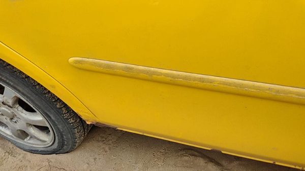 00-05 Dodge Neon Passenger Right Rear Moulding From Door Back Trim Strip Yellow — photo 5