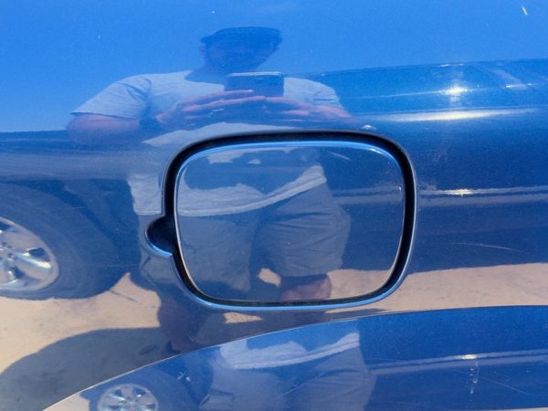 02-07 Vue Redline Fuel Tank Door With Hinge Gas Lid Oem Filler Pacific Blue 91U — photo 2